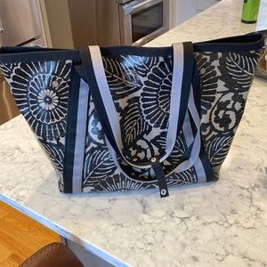 Lululemon Vintage Tote with removable cloth bag